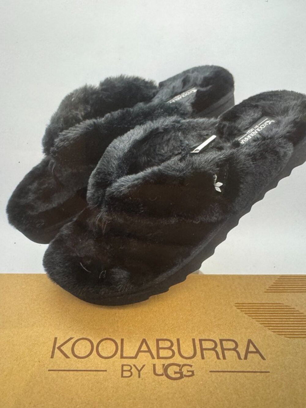 Koolaburra Furr-ee 1118580 Black Slippers Women's size 10 New